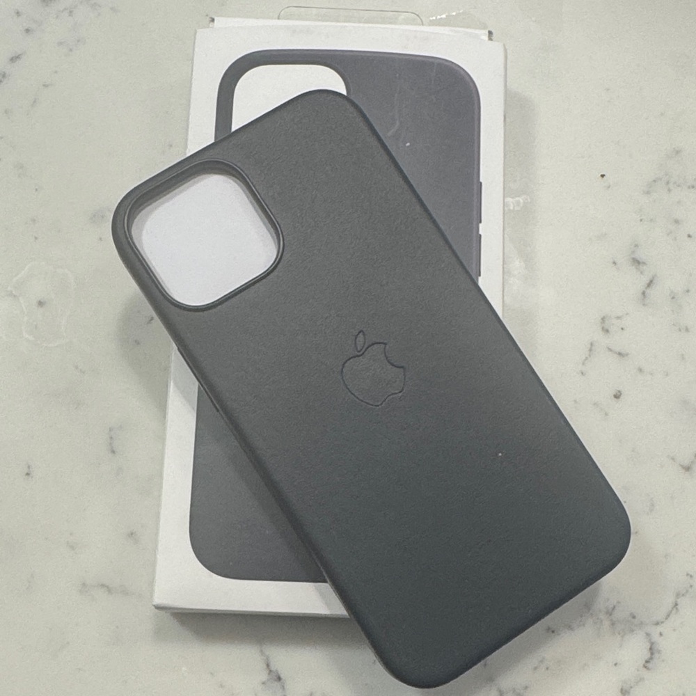 Apple iPhone 13 mini Case leather black